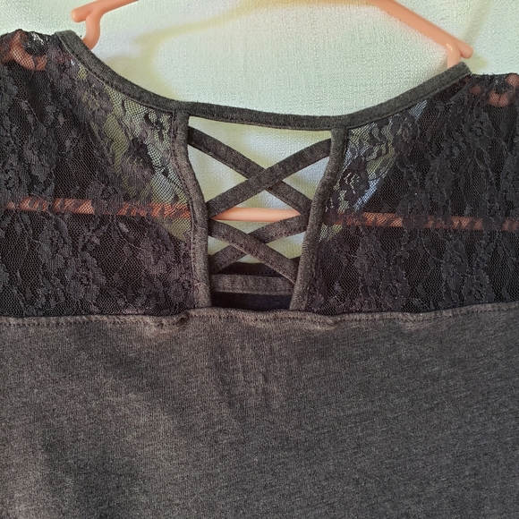 Roebuck And Co Shirt Girls Size 10 Gray Front Graphic Spell Out Floral Lace Back - Picture 5 of 6